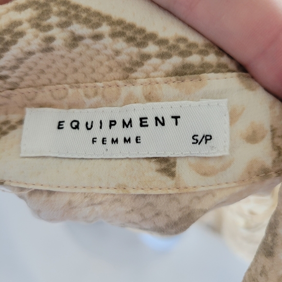 Equipment Women's Small 100% Silk Tan White Snakeskin Sleeveless Blouse Button - Picture 7 of 8